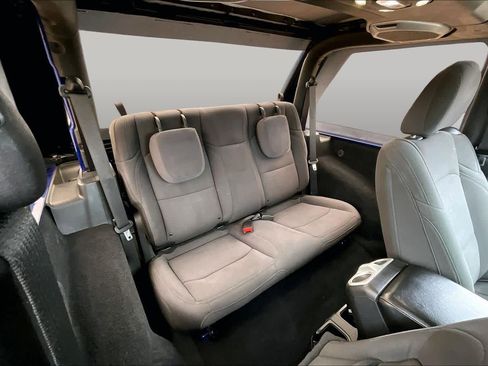 Used 2019 Jeep Wrangler Sport AWD/4WD image 18