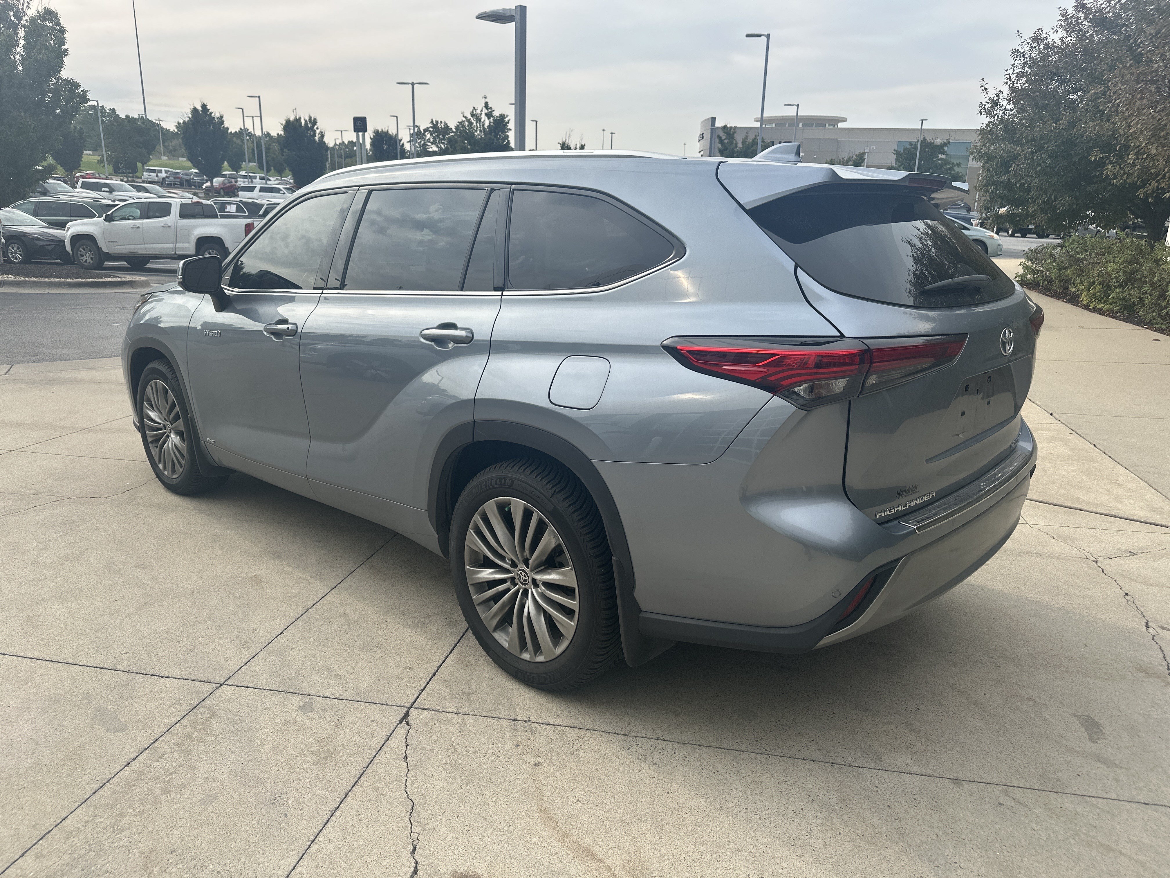 Used 2021 Toyota Highlander Platinum AWD/4WD image 7