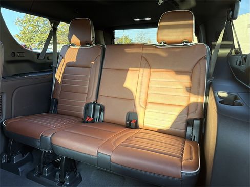 Used 2024 GMC Yukon XL Denali Ultimate image 15