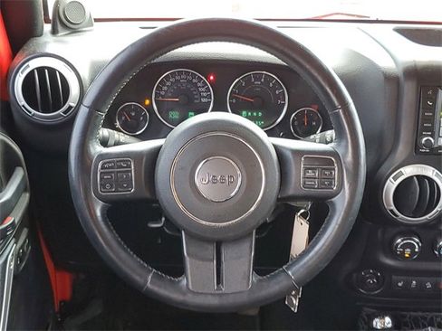 Used 2014 Jeep Wrangler Unlimited Sahara w/ Dual Top Group image 28