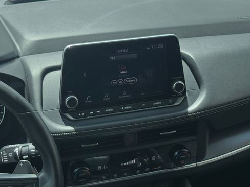 Used 2025 Nissan Rogue SV FWD image 17
