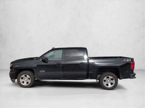 Used 2018 Chevrolet Silverado 1500 LT w/ Texas Edition AWD/4WD image 9