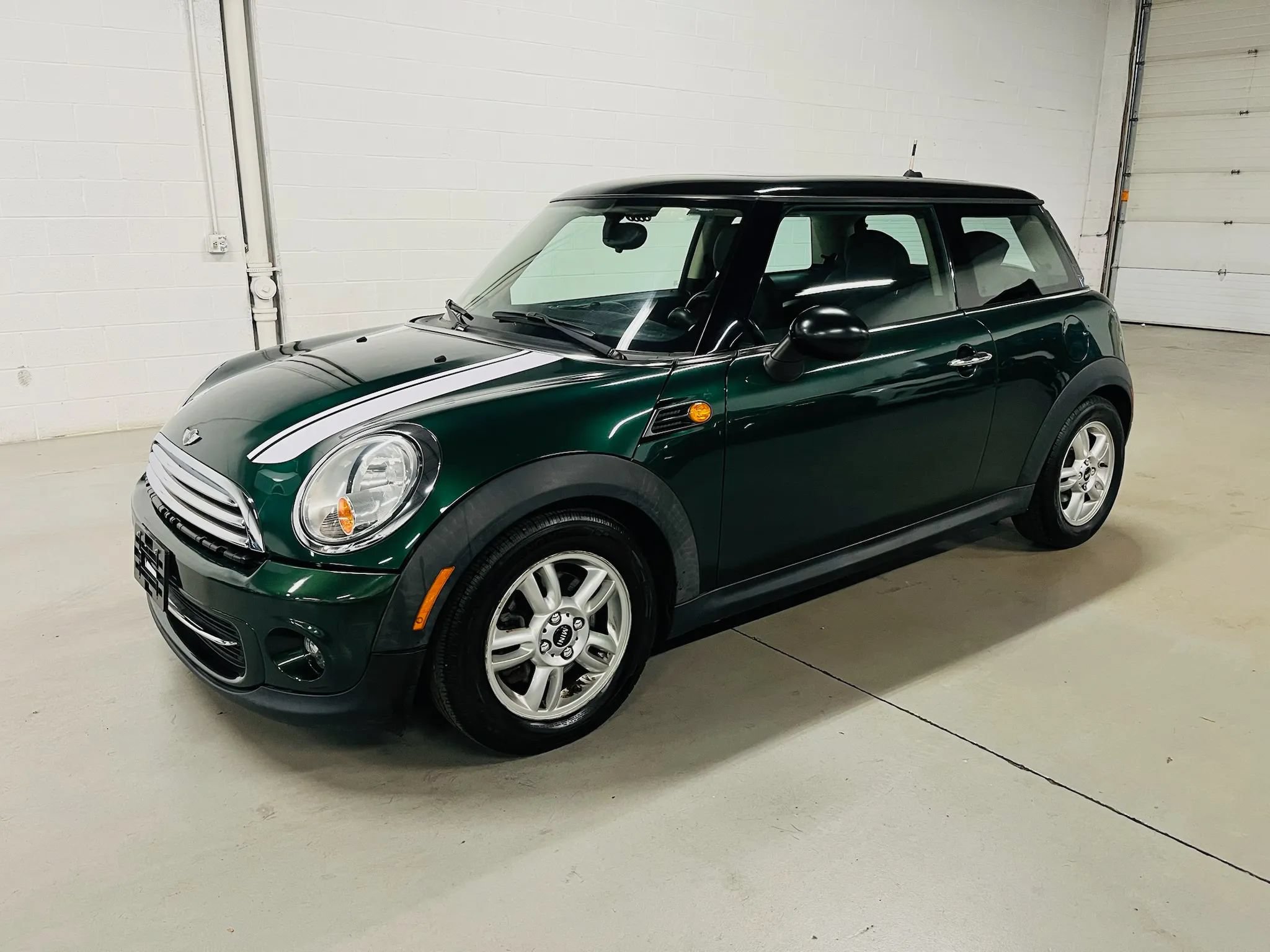 Used 2011 MINI Cooper Hardtop FWD image 2