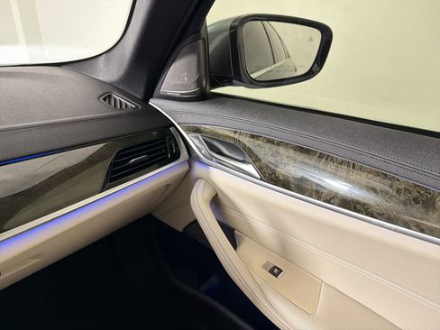 Used 2020 BMW 530e w/ Premium Package RWD image 27