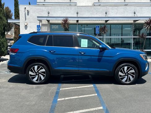 Used 2025 Volkswagen Atlas SE FWD image 3