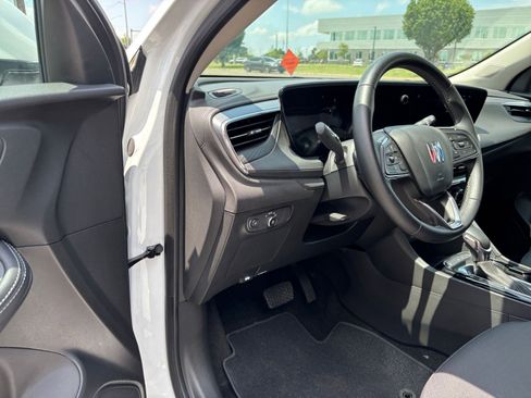 Used 2025 Buick Encore GX Preferred FWD image 33