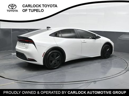 Used 2026 Toyota Prius LE FWD image 3