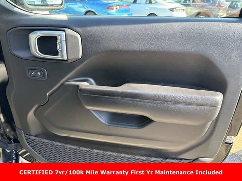 Used 2022 Jeep Wrangler Unlimited Rubicon w/ LED Lighting Group AWD/4WD image 9