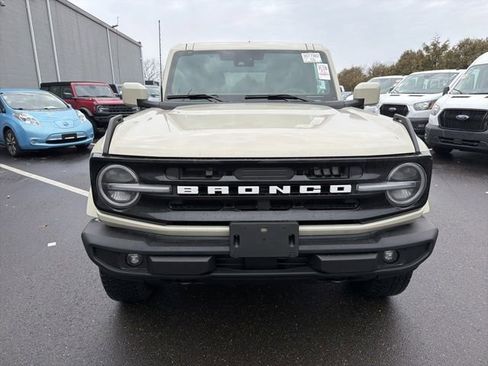 Used 2025 Ford Bronco Outer Banks image 2