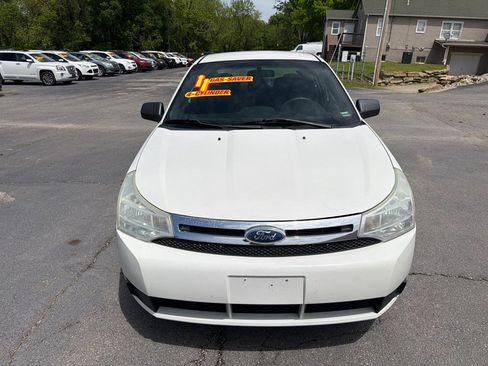 Used 2011 Ford Focus SE FWD image 3