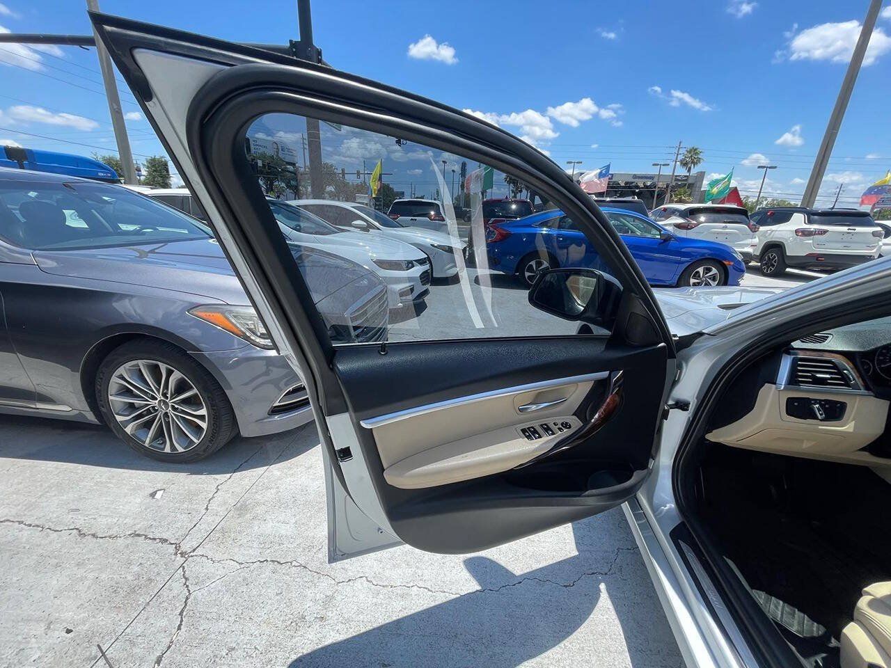Used 2018 BMW 330i xDrive Sedan w/ Convenience Package AWD/4WD image 14