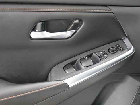 Used 2021 Nissan Sentra SR w/ SR Premium Package FWD image 25