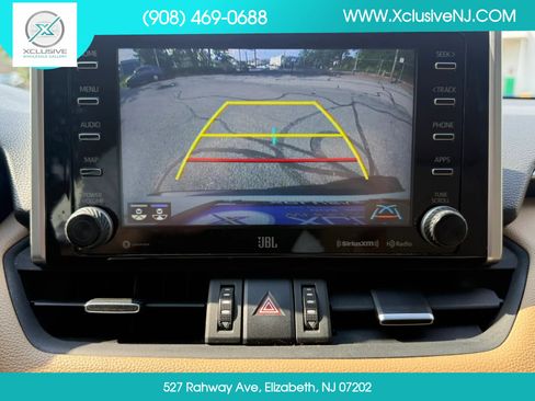 Used 2020 Toyota RAV4 Limited FWD image 16