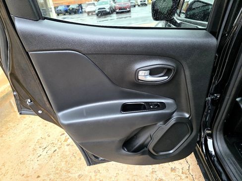 Used 2023 Jeep Renegade Latitude image 23
