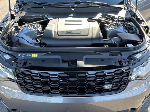 New 2025 Land Rover Discovery Dynamic SE image 29