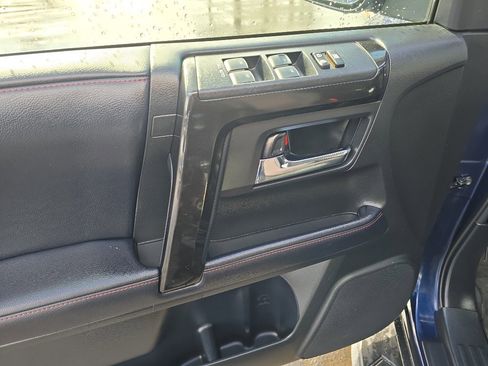 Certified 2018 Toyota 4Runner TRD Off-Road image 11