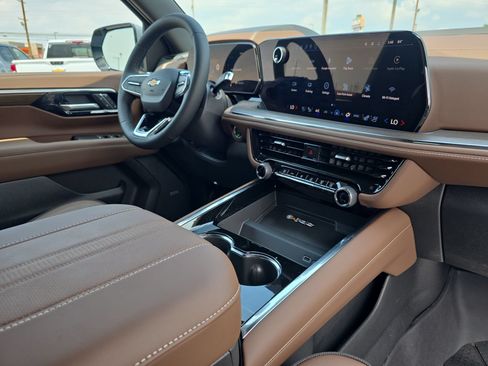 New 2026 Chevrolet Suburban High Country RWD image 17