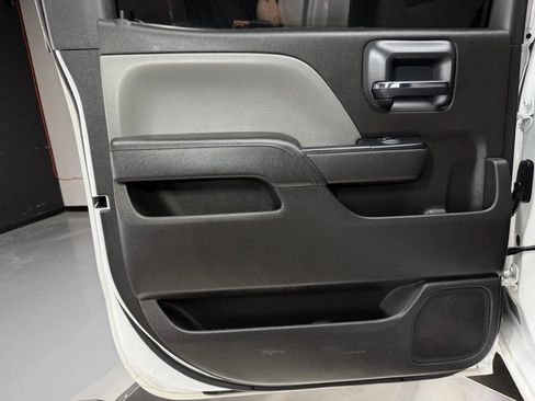 Used 2018 Chevrolet Silverado 1500 Custom w/ Custom Convenience Package RWD image 13