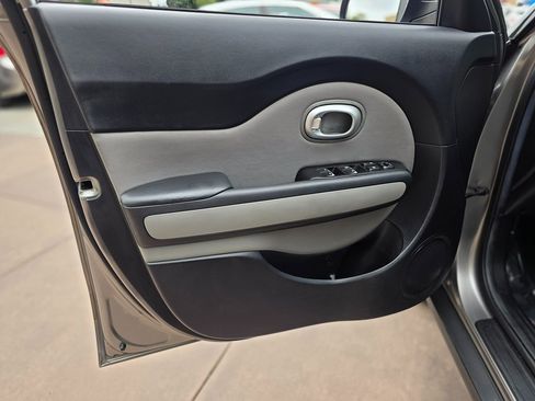 Used 2017 Kia Soul image 27