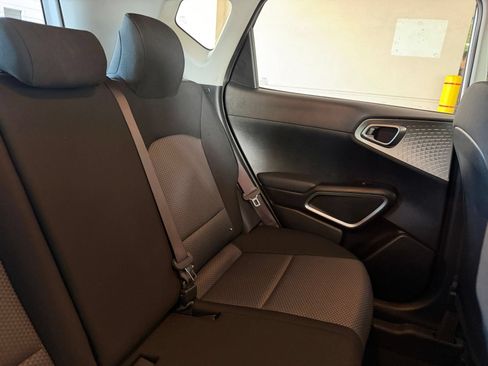 Used 2025 Kia Soul LX w/ LX Technology Package FWD image 32