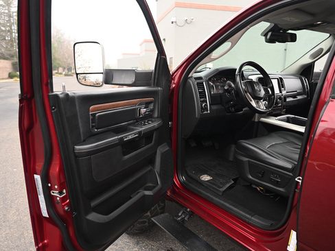 Used 2017 RAM 1500 Laramie w/ Convenience Group image 12