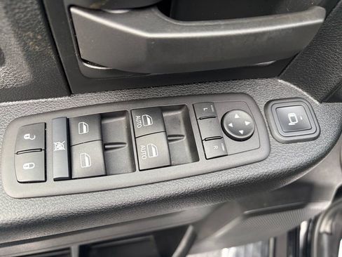 Used 2024 RAM 2500 Tradesman w/ Chrome Appearance Group image 9