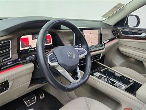 Used 2024 Volkswagen Atlas SEL Premium R-Line image 19
