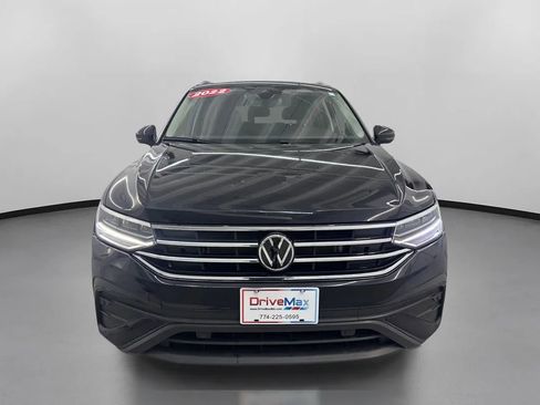 Used 2022 Volkswagen Tiguan SE image 2