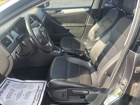 Used 2013 Volkswagen Jetta SE FWD image 9