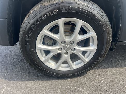 Used 2017 Jeep Cherokee Latitude w/ True North Edition AWD/4WD image 14
