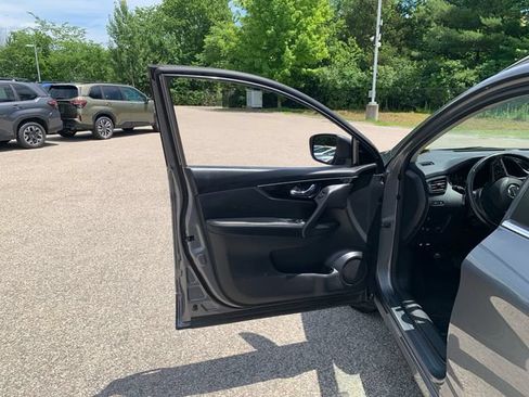 Used 2018 Nissan Rogue Sport SL AWD/4WD image 21