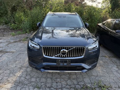 Used 2021 Volvo XC90 T5 Momentum w/ Climate Package AWD/4WD image 3