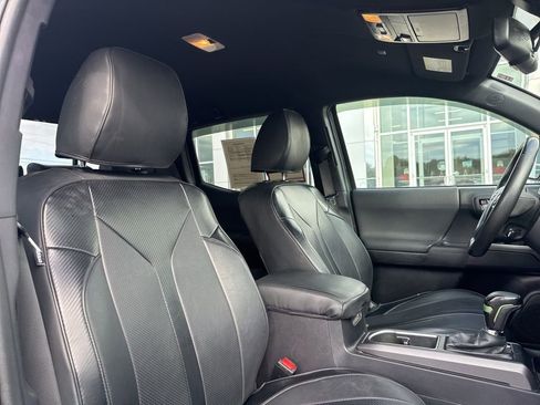 Used 2021 Toyota Tacoma TRD Sport image 25