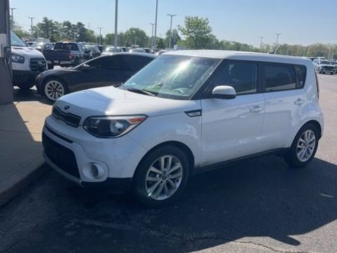 Used 2017 Kia Soul + FWD image 20