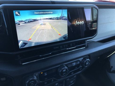 Used 2024 Jeep Gladiator Sport image 20