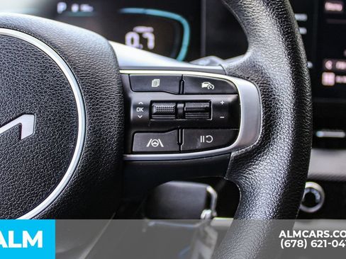 Used 2025 Kia Sportage LX FWD image 28
