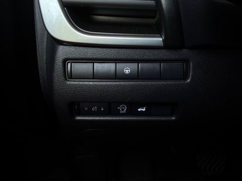 Used 2025 Nissan Rogue SV FWD image 22