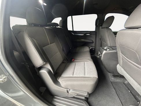 Used 2025 GMC Acadia Elevation image 11