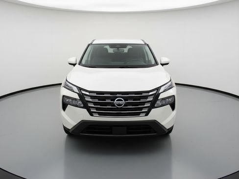 Used 2025 Nissan Rogue SV image 2