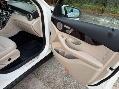 Used 2017 Mercedes-Benz GLC 300 4MATIC image 22