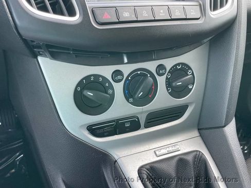 Used 2014 Ford Focus SE FWD image 22