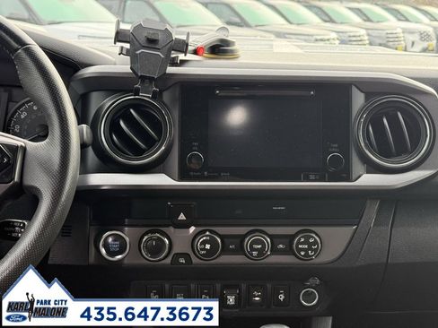 Used 2019 Toyota Tacoma TRD Sport image 18