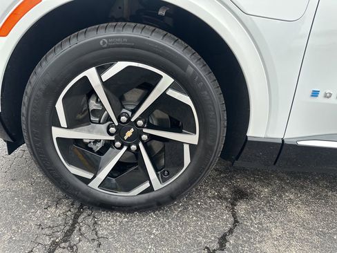 Used 2025 Chevrolet Equinox EV LT FWD image 25