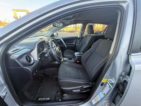 Used 2016 Toyota RAV4 XLE image 16