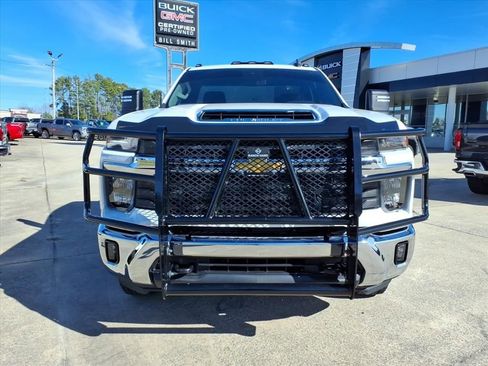 Used 2025 Chevrolet Silverado 3500 LT image 2