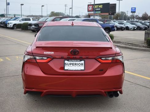 Used 2024 Toyota Camry SE image 6