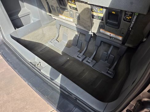 Used 2017 Toyota Sienna XLE image 20