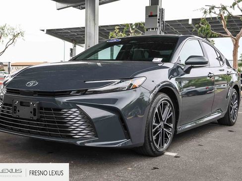 Used 2025 Toyota Camry XLE FWD image 3