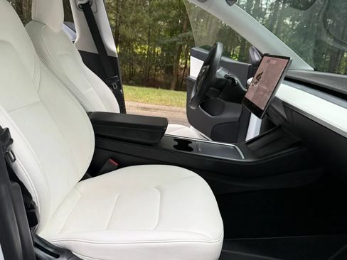 Used 2022 Tesla Model Y Long Range AWD/4WD image 25