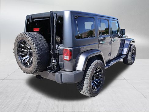 Used 2017 Jeep Wrangler Unlimited Sahara w/ Connectivity Group AWD/4WD image 5